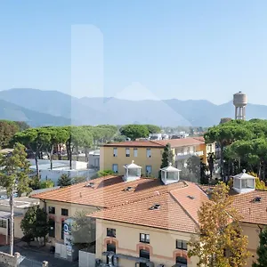  Bed & Breakfast Homiday - Il Giardino --1 Min Ospedale Cisanello--aeroporto Free Parking-- Italy
