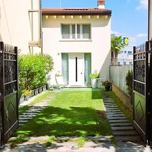 https://villa-joy-luxury-chalet.hotelinveneto.com